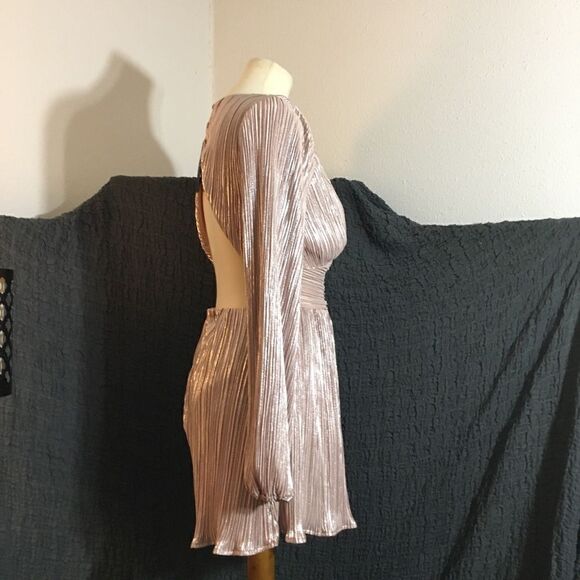 Lulu’s Plisse and Thank You Blush Backless Romper Size Small - Picture 6 of 15